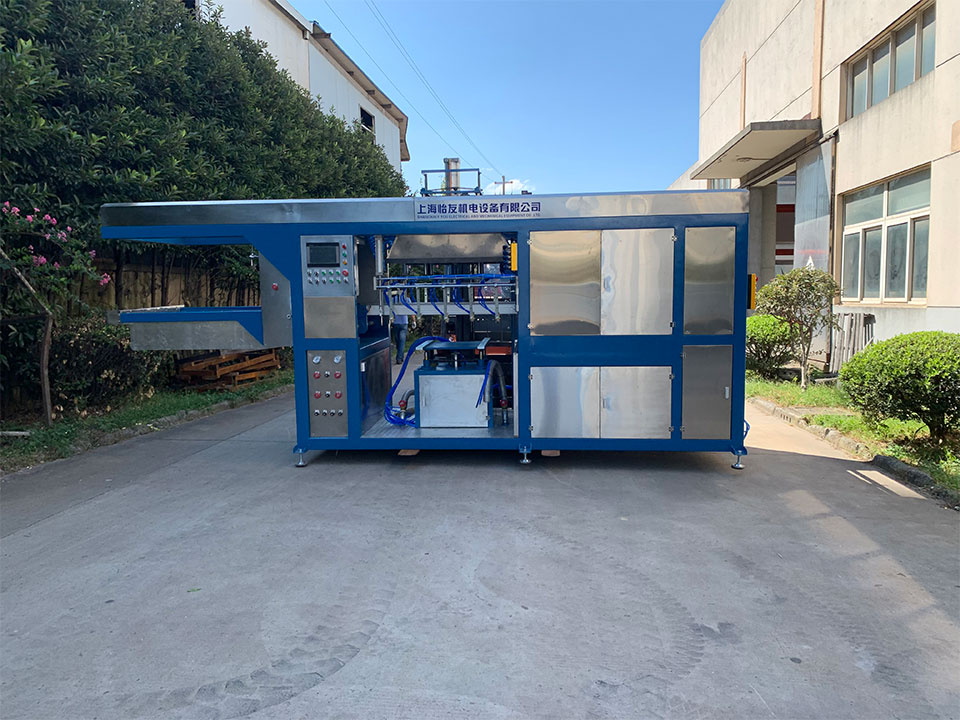 自動真空熱成型機