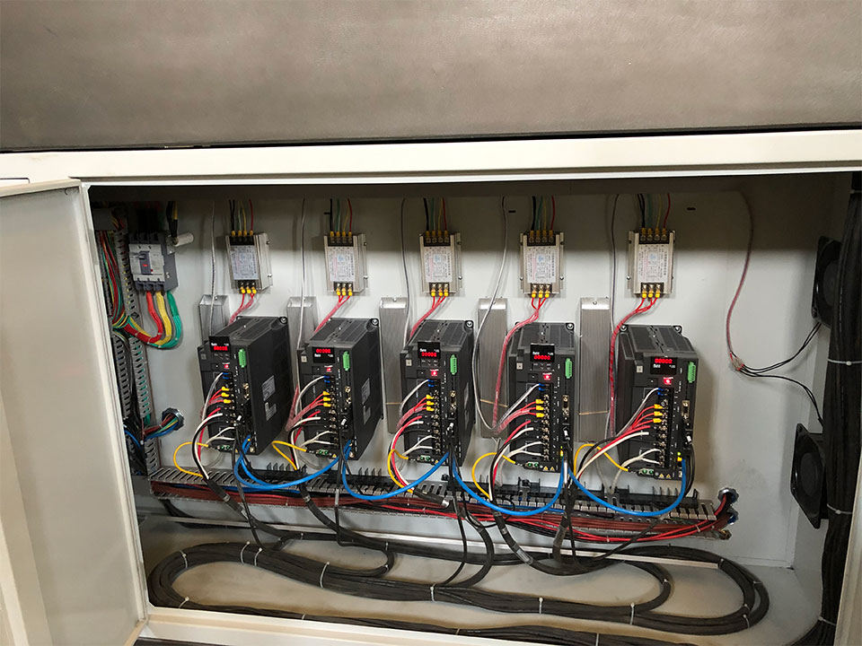 厚片吸塑機(jī)獨(dú)立電箱